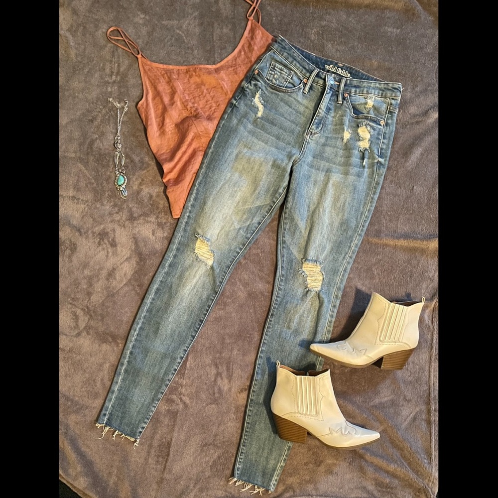 Distressed Jeans - Picture 5 of 6